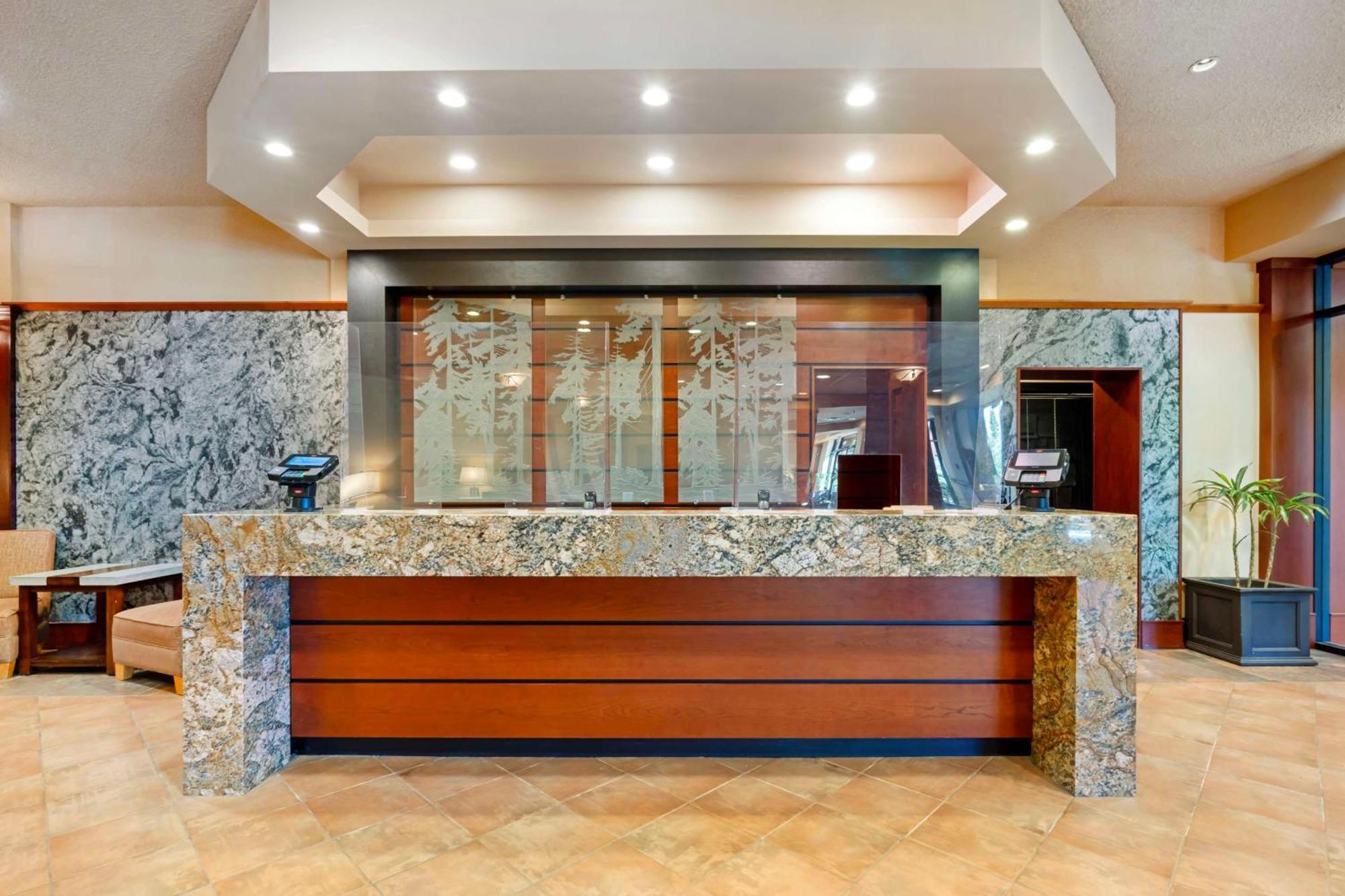 Best Western Plus Barclay Hotel Порт-Алберни Экстерьер фото